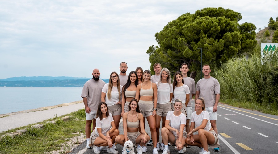 Naredite tudi vi ta prijetni in obenem dobrodelni korak (in se zabavajte na obali) (foto: PROMO)