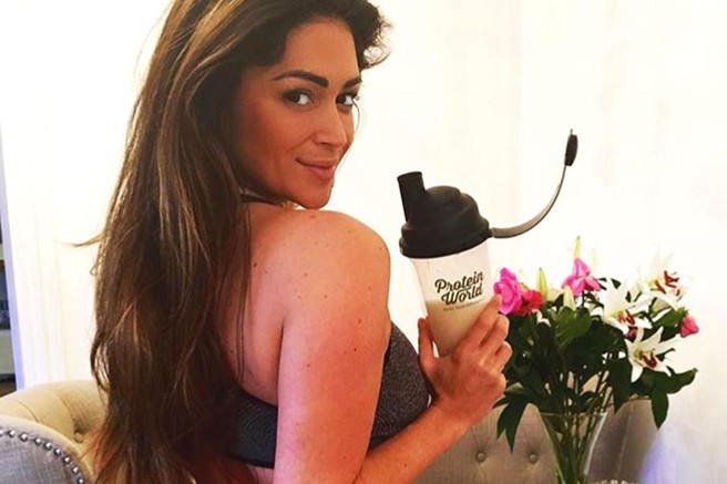 Ne prezrite jih: 5 sestavin za beljakovinski napitek, ki učinkovito pospešijo topljenje maščobnih oblog