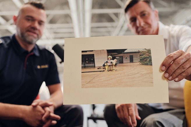 Kdo je junaški gasilec, ki je v poplavah reševal otroke iz vrtca v Mengšu?