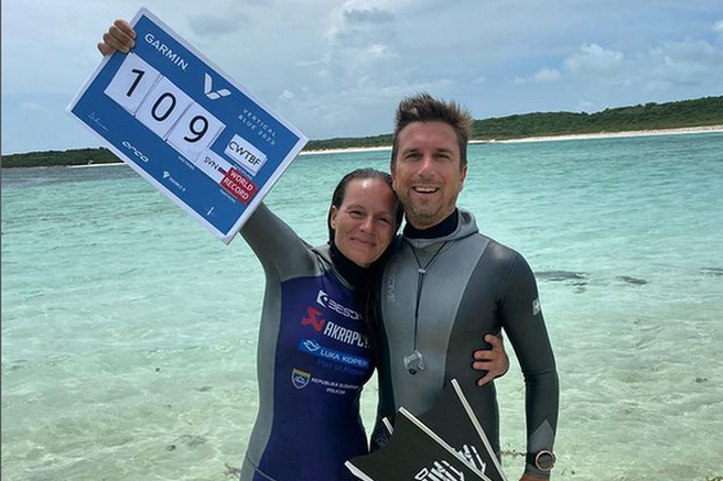 Potapljačica Alenka Artnik namesto v vodo skočila v zakon. Poglejte, kako lepa nevesta je bila!