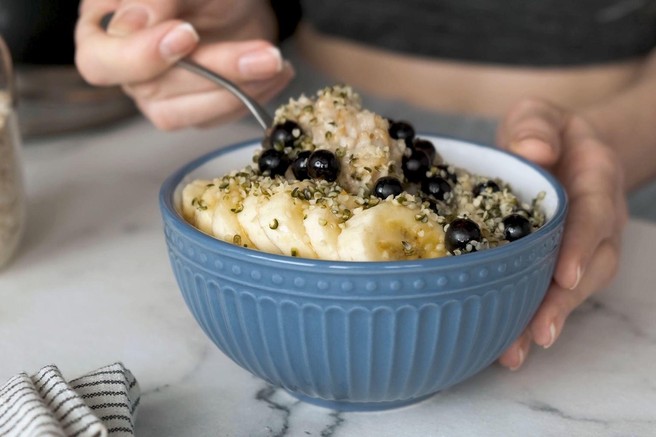 Pri hujšanju vam lahko v resnici pomagajo le KUHANI ovseni kosmiči – razlog pa je ta!