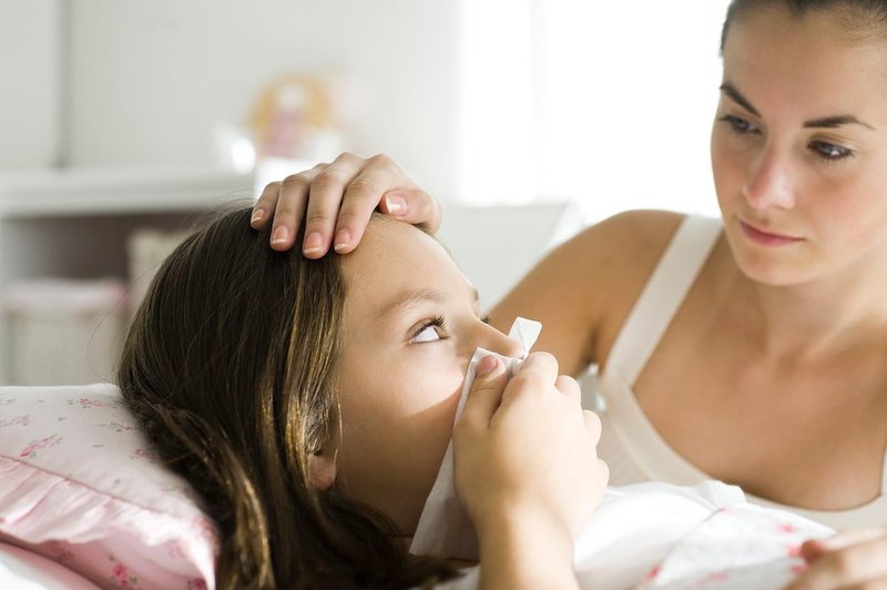 Starši ob tem, ko otrok dobi vročino, lahko naredijo tudi kakšno napako. (foto: Profimedia)