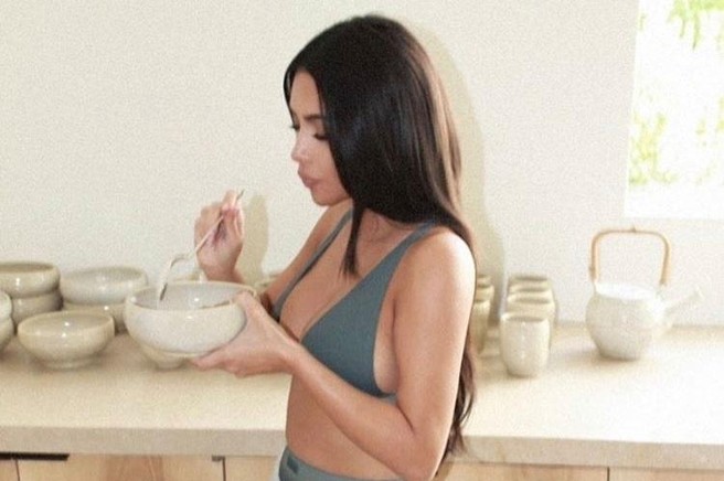 Kim Kardashian s skledo hrane