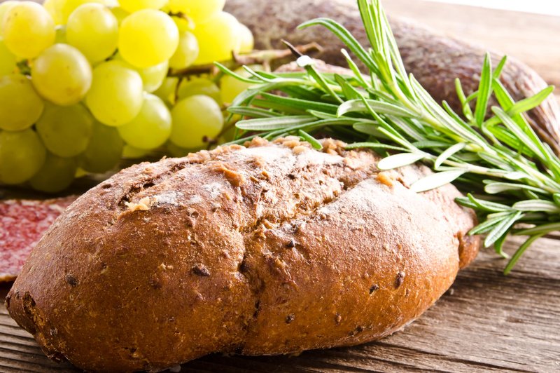 Katera vrsta kruha spada med bolj zdravo izbiro? (foto: Profimedia)
