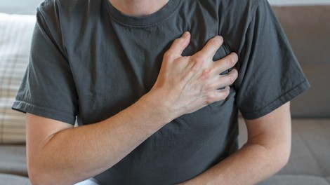 Strokovnjaki so odkrili poseben simptom, ki se pojavi dan pred srčnim infarktom