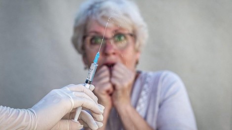 Ljudje lahko odklanjajo cepljenje tudi zaradi slabih izkušenj iz otroštva (kaže študija Dunedin)