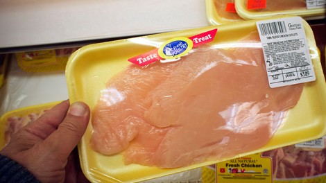 Ali je varno uživati meso, katerega embalaža je napihnjena? To pravijo strokovnjaki
