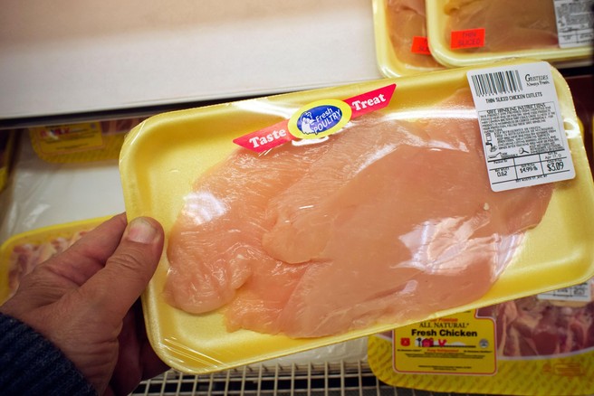 Odpoklic živila: meso lahko vsebuje nevarno bakterijo, zato ga ne uživajte