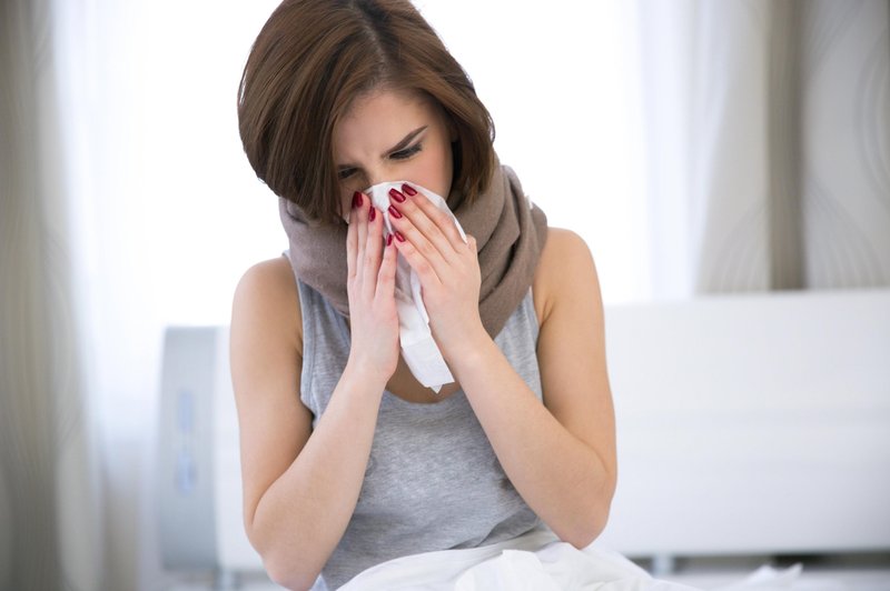 Kaj pomeni, če imate med prehladom zamašeno samo eno nosnico? (foto: Profimedia)