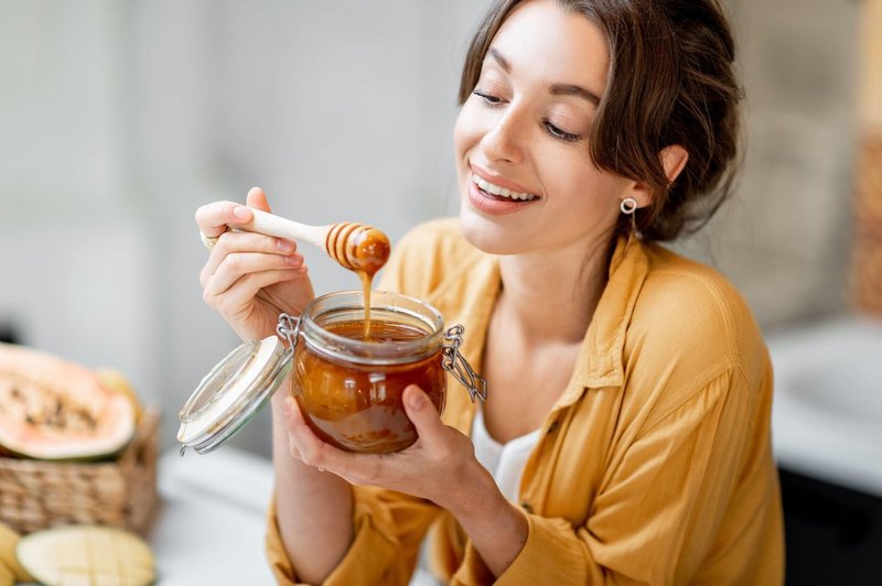 Katerih koristi si lahko obetate, če si vsak dan privoščite žličko medu? (foto: Profimedia)