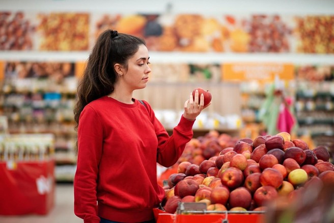 Tega verjetno niste vedeli: jabolka jemo na čisto napačen način, nutricionisti pravijo, da jih je treba uživati takole