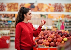 Če jabolka lupite, počnete veliko napako: sestavina v olupku, ki ga večina zavrže, lahko pomaga zniževati holesterol