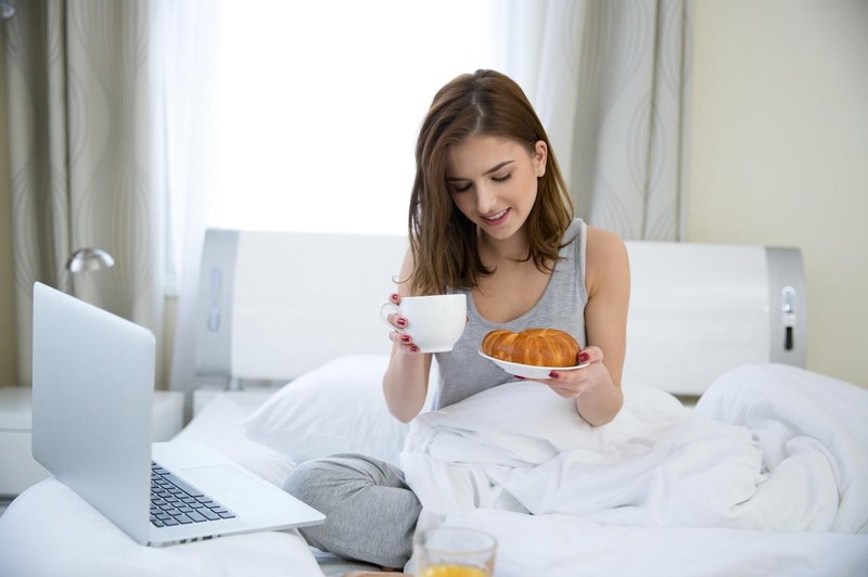 Ob kateri uri morate zajtrkovati, če želite shujšati? Strokovnjaki si odkrili točen čas in vse prednosti takega zajtrka (foto: Profimedia)