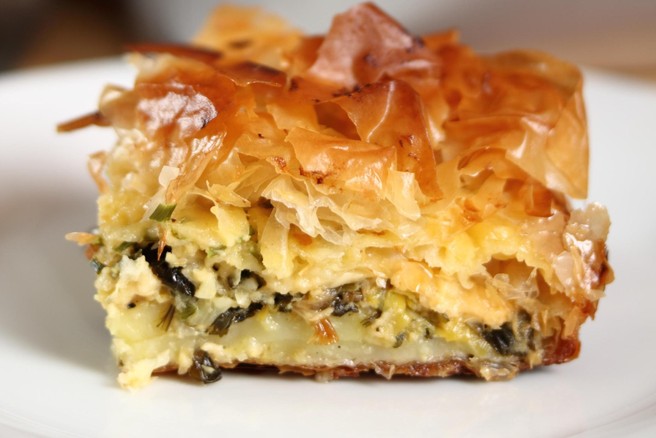 Kosilo brez obiska trgovine: okusna krompirjeva pita iz treh sestavin (recept)