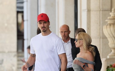 Zlatan Ibrahimović storil izjemo in se v javnosti pokazal s svojo 11 let starejšo partnerico (FOTO)