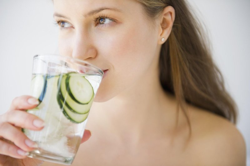 Vodo pijte na tak način in kilogrami se bodo topili: Strokovnjaki odkrili trik, ki si ga boste želeli preizkusiti (RECEPT) (foto: Profimedia)