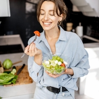 Dva vitamina sta po 50. letu ključnega pomena: večini ljudi ju primanjkuje, rešitev pa je preprosta