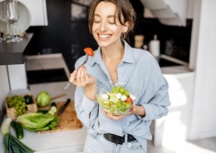 Dva vitamina sta po 50. letu ključnega pomena: večini ljudi ju primanjkuje, rešitev pa je preprosta