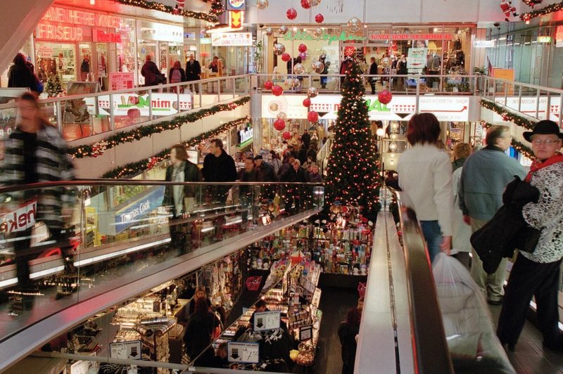 Okrašeno nakupovalno središče (foto: Profimedia)