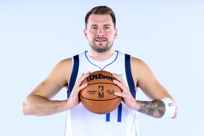 luka dončić z žogo