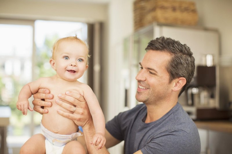 6 neprecenljivih trenutkov, ki jih mora oče doživeti s svojim dojenčkom