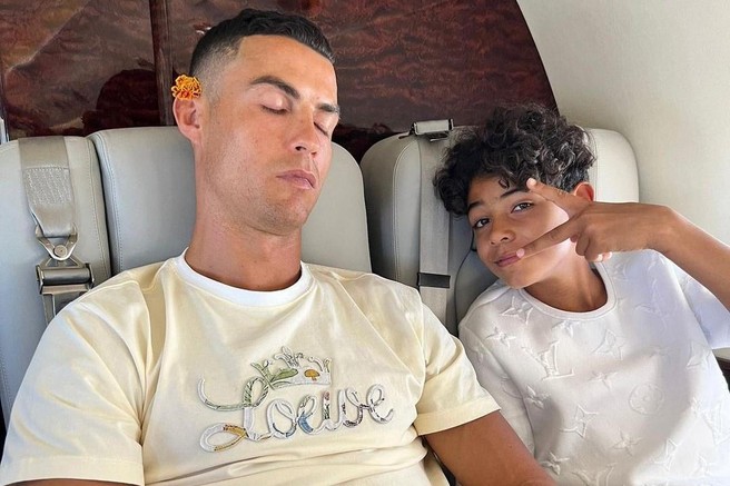 ronaldo spi na letalu, sin