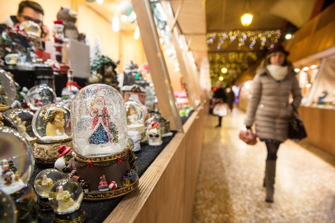 božični sejem v bologni in snežna kugla