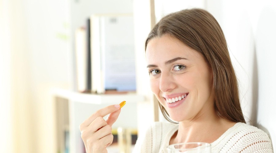 Kako pravilno uživati vitamin D, da ga telo najbolje absorbira? Te štiri stvari so ključne, da lahko občutimo njegov učinek na imunost in kosti. (foto: Profimedia)