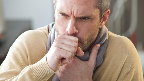 Trdovraten kašelj: 5 vzrokov, zakaj kašelj ne preneha in kako si pomagati