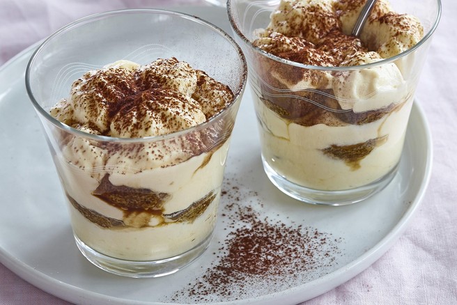 Sladica tiramisu v kozarcu