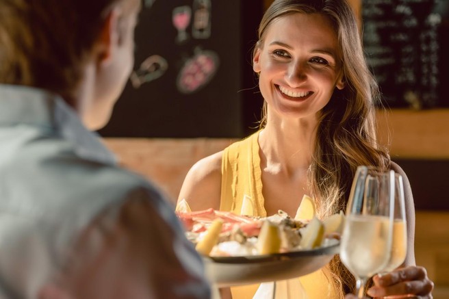 To je preprosta veganska rulada, s katero boste ob valentinovi večerji očarali ljubljeno osebo