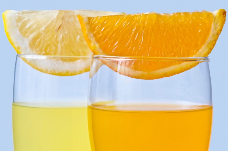 Grenivke ali pomaranče, vključno s sokovi, so sadeži z visoko vsebnostjo kislin, ki lahko povzročijo draženje sluznice mehurja.