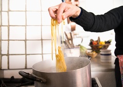 Prihranite čas in denar: trik, s katerim boste testenine skuhali v eni minuti!