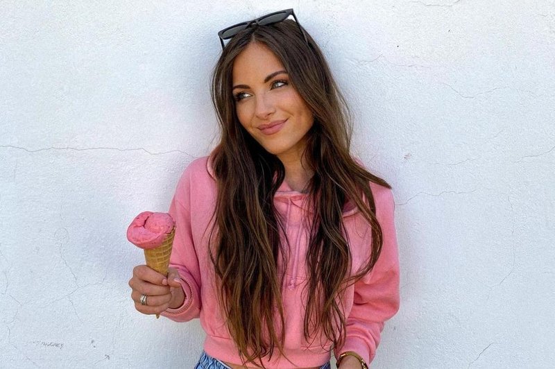 Kaj se zgodi s telesom, če si privoščite kepico sladoleda? (foto: Instagram @sveniasenia (Posnetek zaslona))