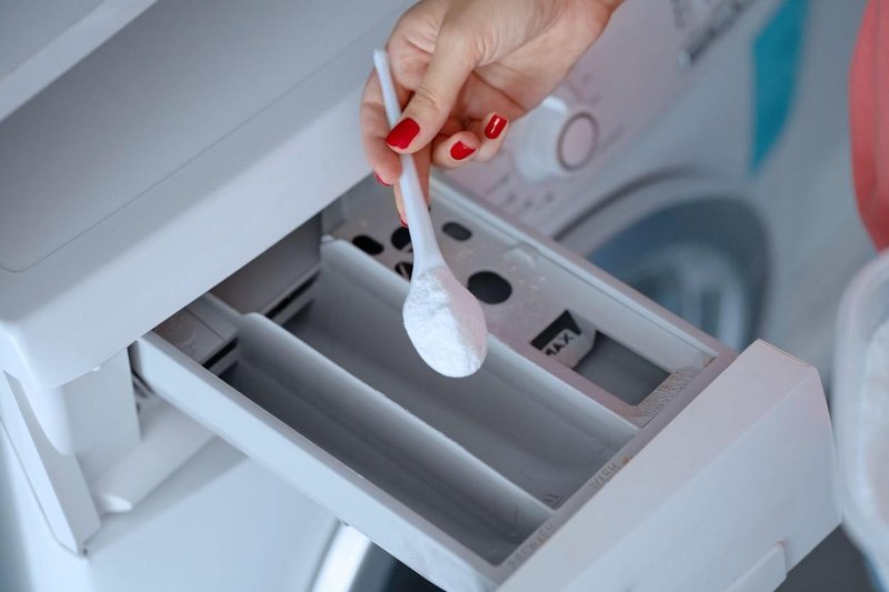 Torej, če želite, da vaš pralni stroj izvaja tudi predpranje, napolnite vse tri predelke v predalu.