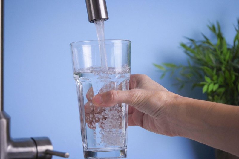 Voda vam lahko pomaga pri hujšanju – a ne na način, kot mislite vi! (foto: Profimedia)