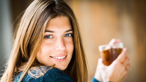Najboljši napitek iz 3 sestavin za hitro hujšanje: Pije se zjutraj in zvečer, še posebej se priporoča ženskam v menopavzi