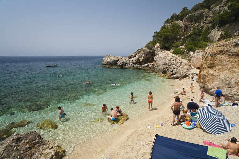 Bližajo se vse toplejši dnevi, ki veliko ljudi navdušijo za oddih na morju. (foto: Profimedia)