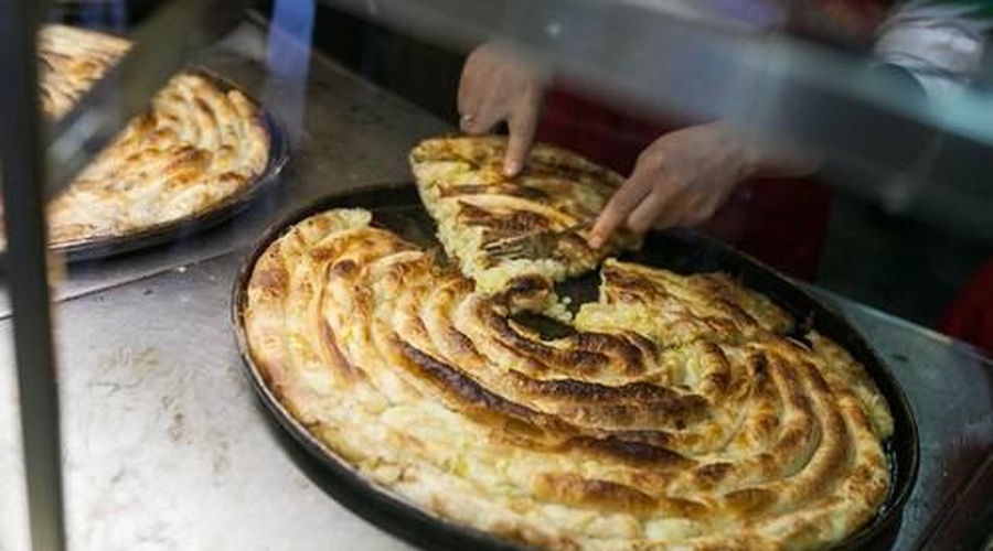 Burek je prilljubljena jed, ki izvira iz Balkana. (foto: Profimedia)