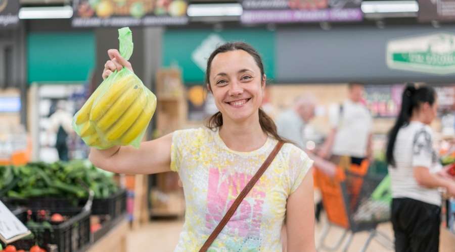 V hladilnik je postavila bananin olupek in po 15 minutah rešila težavo, ki pesti mnoge (foto: Profimedia)