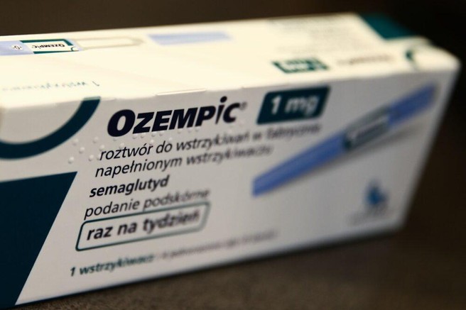 Se je možno z Ozempicom zrediti? Znani ameriški komik pravi, da ja