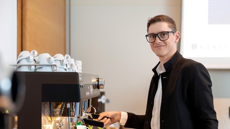 Kolesar Matej Mohorič popije presenetljivo veliko espressov na dan: "Kolesarji glede kave kar kompliciramo."