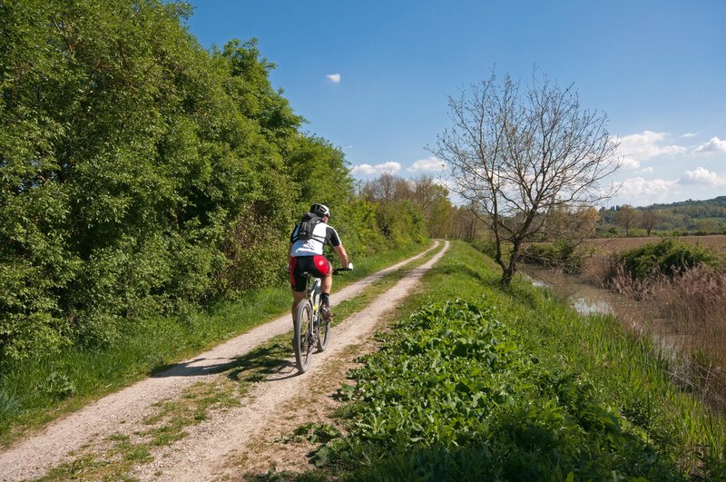 Italija je tako kot Slovenija polna čudovitih kolesarskih poti.