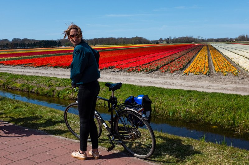 Nizozemska slovi kot kolesarska dežela kjer imajo urejenih ogromno kolesarskih stez, ki so ločene od cest za motorni promet ter so prijazne za kolesarjenje z majhnimi otroki.