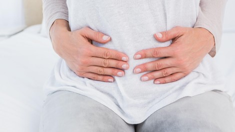 Gastroenterolog razkriva: 3 simptomi, da vaše črevesje ni zdravo (+ 3 načini, kako si lahko pomagate)
