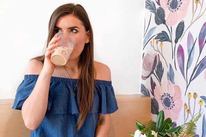 Si ne predstavljate začetka svojega dneva brez skodelice dišeče kave? (foto: Instagram @cambriajoy (Posnetek zaslona))
