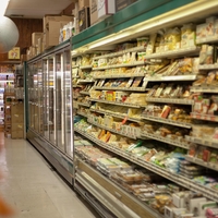 Katera živila vsebujejo največ mikroplastike? Študija razkriva presenetljive rezultate