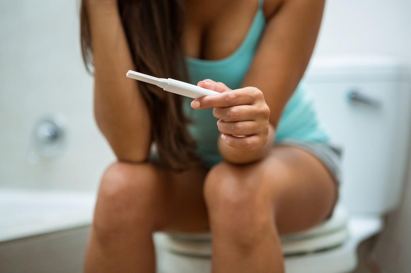 Ali test nosečnosti pokaže tudi zunajmaternično nosečnost? (foto: Profimedia)