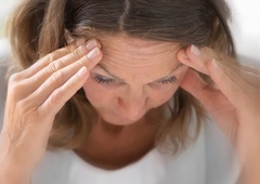 Nevrolog opozarja: to sta dva znaka možganske anevrizme, ki ju ne smete prezreti