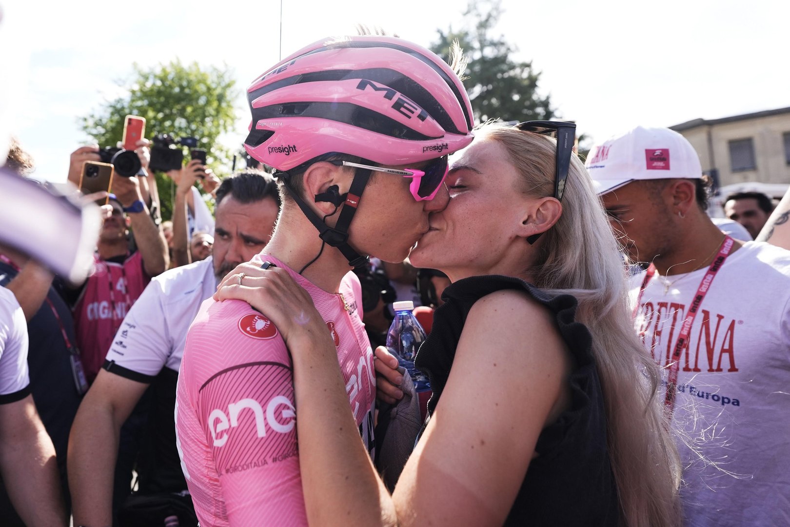 Sta Tadej Pogačar in njegova Urška v veselem pričakovanju? Oboževalci so opazili, da ... - Aktivni.si